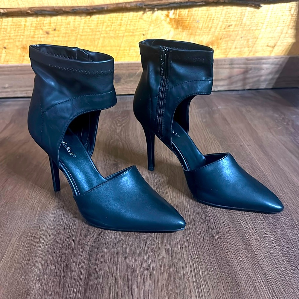 Breckelles heels size 8.5.